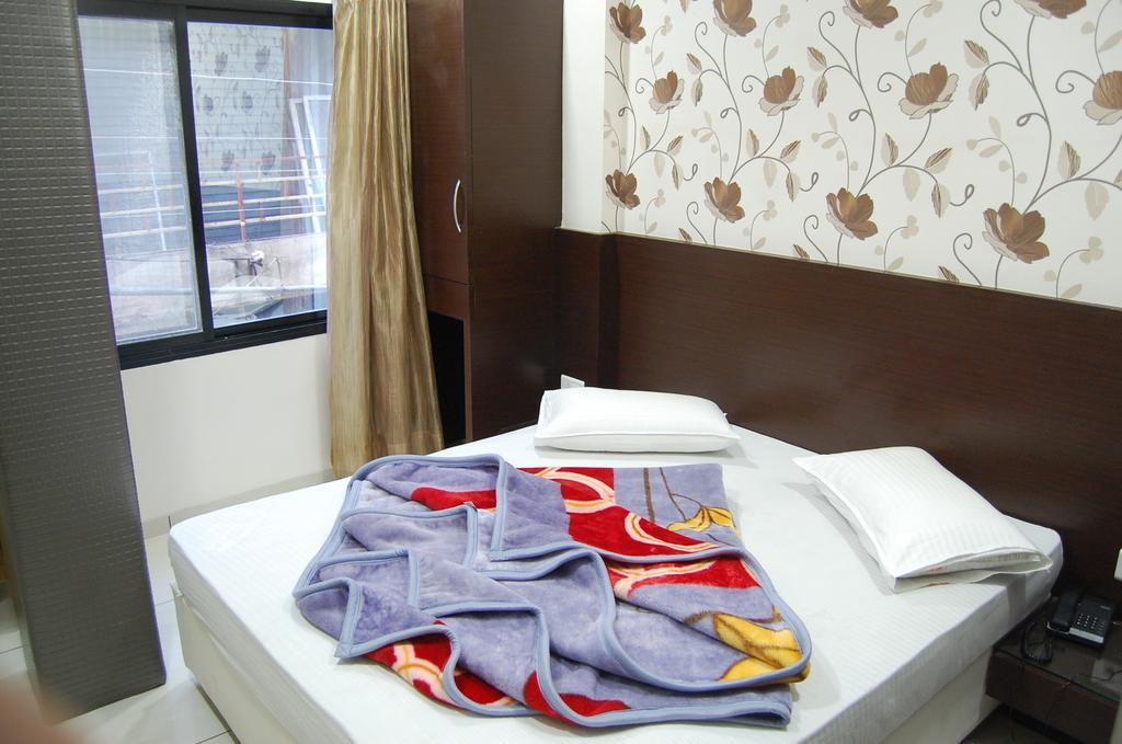 Hotel Poonam Palace 우자인 객실 사진
