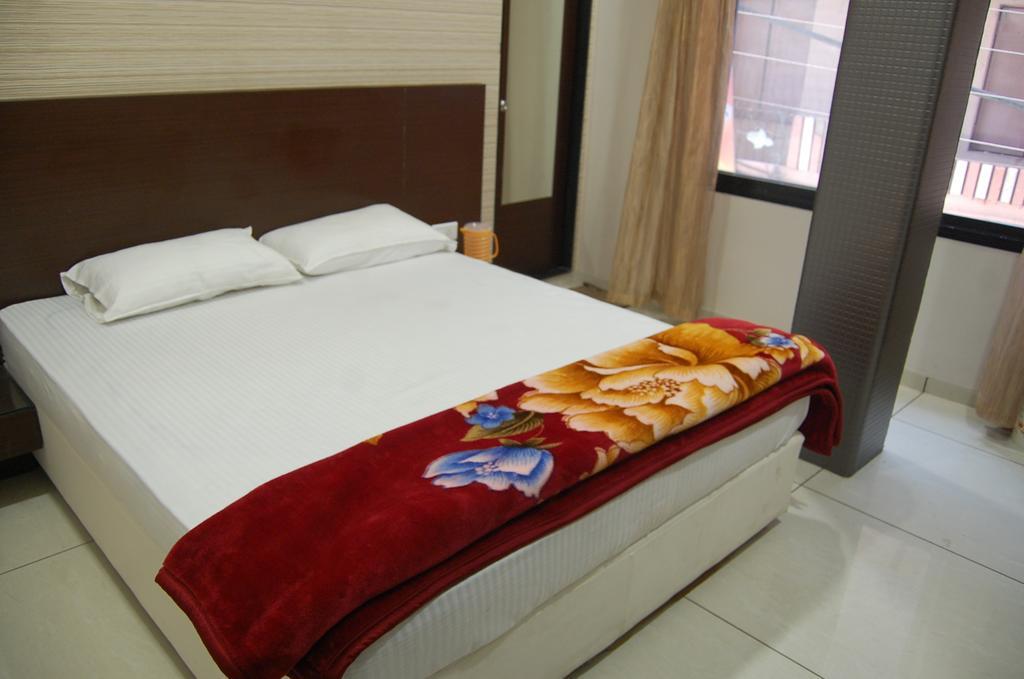 Hotel Poonam Palace 우자인 객실 사진